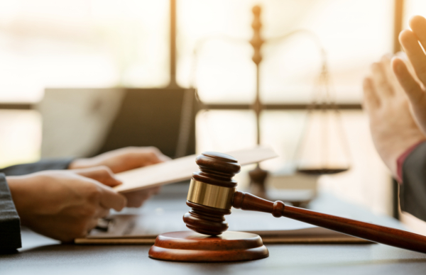 How to Choose the Best Litigation Attorney for Your Business